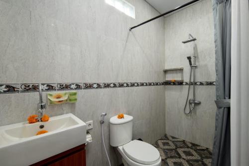 a bathroom with a toilet and a sink and a shower at Villa Bakti Ubud by kamara in Ubud