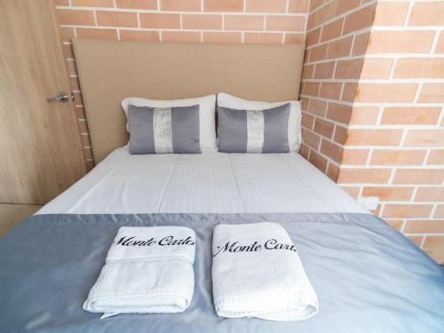 Postel nebo postele na pokoji v ubytování Apartamentos Montecarlo