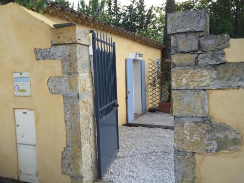 Fotografie z fotogalerie ubytování Charmant Studio Brignoles v destinaci Brignoles