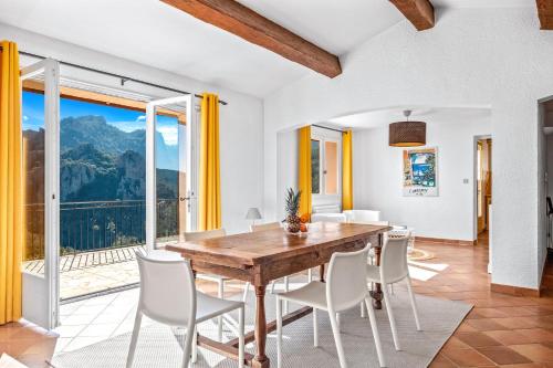 Luxury Villa for 8, private pool, airco, sea and mountain views