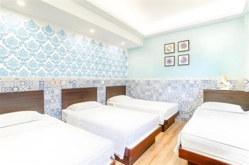 Ein Bett oder Betten in einem Zimmer der Unterkunft Hou Kong Hotel