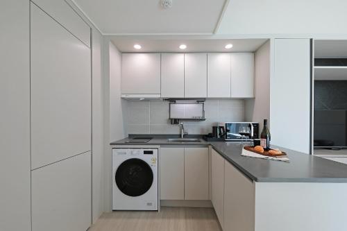 Dapur atau dapur kecil di Sota Suite Pyeongtaek Godeok branch