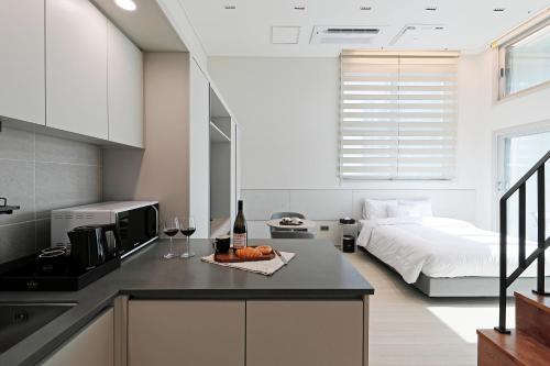 Dapur atau dapur kecil di Sota Suite Pyeongtaek Godeok branch