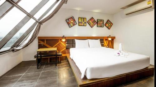 Кровать или кровати в номере B2 Bangkok Srinakharin Boutique & Budget Hotel