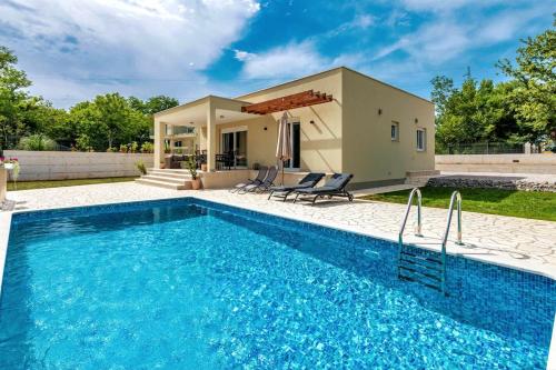 Villa Grace, a romantic single story villa with a pool