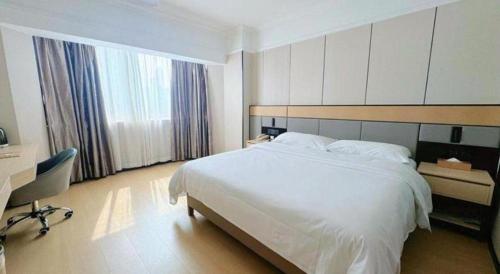 Letto o letti in una camera di Vienna Hotel Nanning Train Station