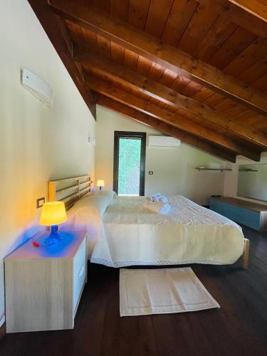 a large bedroom with a large bed and a table at MaGio House in Iseo