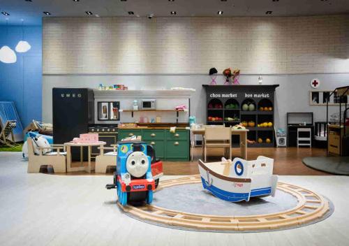 a room with a toy kitchen and a toy boat at Park Marine Hotel in Incheon
