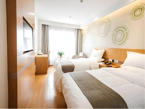 Ένα ή περισσότερα κρεβάτια σε δωμάτιο στο GreenTree Inn Shangqiu Ningling County Bus Station