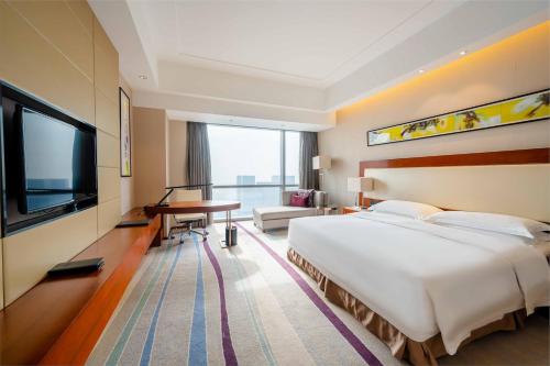 Postel nebo postele na pokoji v ubytování Crowne Plaza Wuxi Taihu by IHG