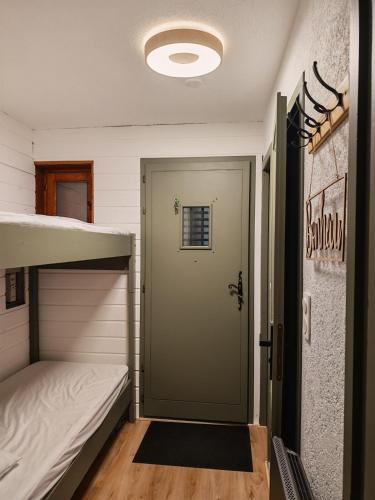 a room with a bunk bed and a door at Le Bon' Appart studio proche centre Châtel in Châtel