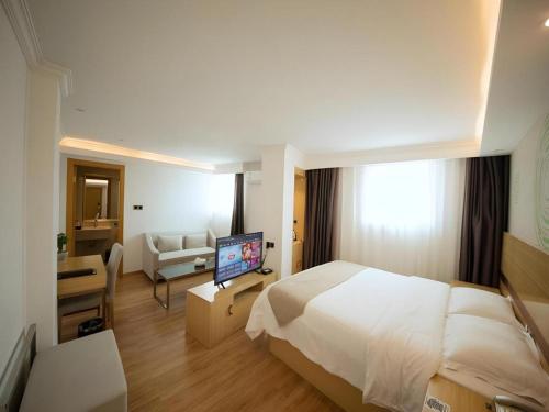 Ένα ή περισσότερα κρεβάτια σε δωμάτιο στο GreenTree Inn Qingyuan Qinghe Avenue Branch