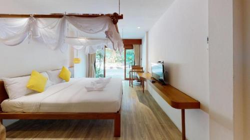 Кровать или кровати в номере Sealey Resort