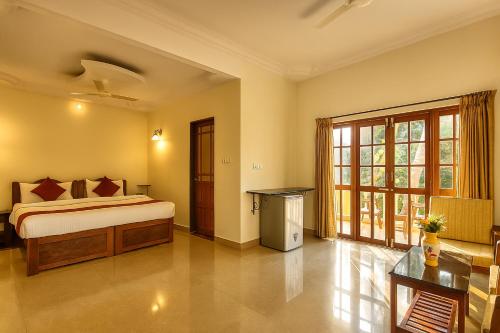 a bedroom with a bed in a room at Sonikas Holiday Homes (Studio) in Candolim
