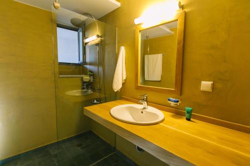 Kúpeľňa v ubytovaní Maistros Kardamyli Apartments