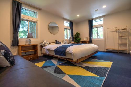 Postel nebo postele na pokoji v ubytování Atelier Hakuba by JAMSZ ROYALE