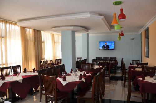 Lakemark Hotel and Tour Service Bahir Dar 레스토랑 또는 맛집