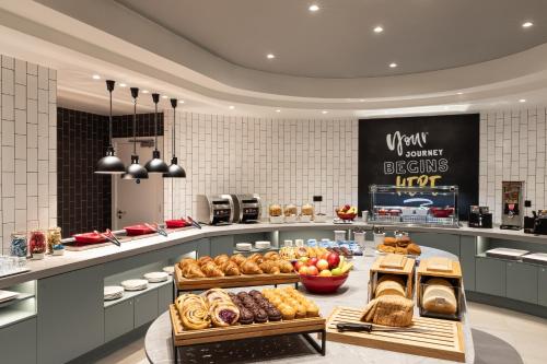 Makanan di atau berdekatan hotel