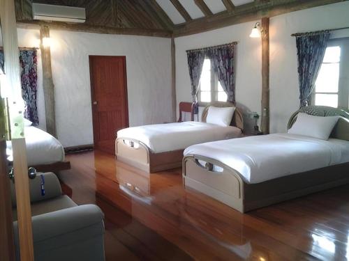 Postel nebo postele na pokoji v ubytování Chiangkham Luang Resort