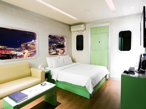 a hotel room with a bed and a couch at Arioso Motel in Seryu-dong