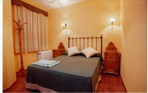 Tempat tidur dalam kamar di Marqueño Turismo Rural