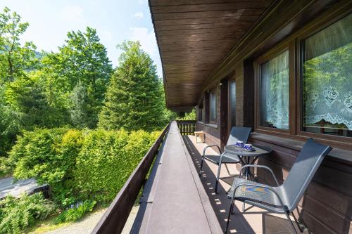 Балкон или терраса в Przytulne Apartamenty w Klimatycznym Domu nad Białką w Otoczeniu Górskich Krajobrazów by Noclegi Renters