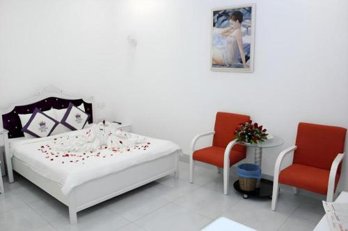Postel nebo postele na pokoji v ubytování Tran Vinh Hotel