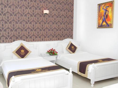 Postel nebo postele na pokoji v ubytování Tran Vinh Hotel