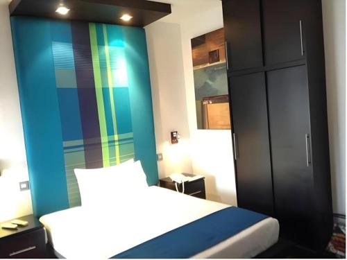 a bedroom with a bed and a blue wall at D Villas in Colombo