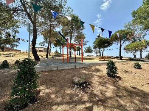 Taman di luar Cumbres de Tentudía