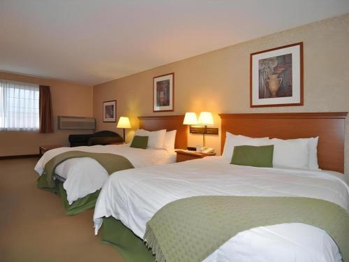 a hotel room with two beds and two lamps at Best Western Rama Inn in Ephrata