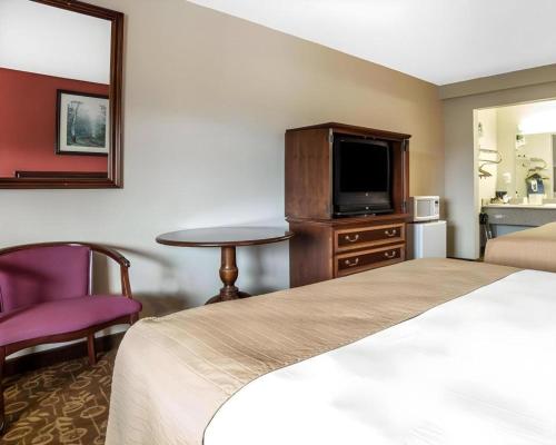 Katil atau katil-katil dalam bilik di Quality Inn & Suites Minden