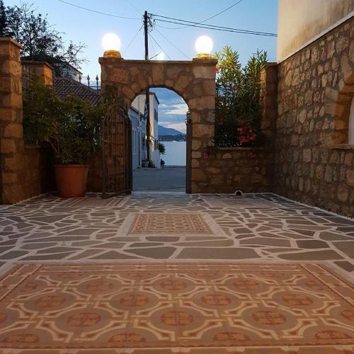Φωτογραφία από το άλμπουμ του Kastro Hotel στις Σπέτσες