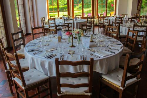 Un restaurante o sitio para comer en Crêt-Bérard