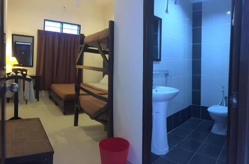 a bathroom with a bunk bed and a toilet and a sink at Perhentian Tivoli Inn in Perhentian Island