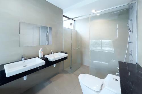 Ένα μπάνιο στο Luxury Villa Putrajaya 16 - Smarthome
