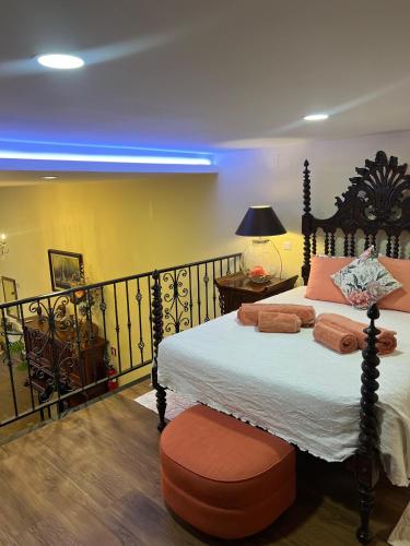 a bedroom with a bed and a lamp on a balcony at Grand Studio 56 in Faro