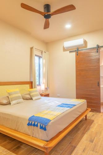 a bedroom with a bed with a ceiling fan at Casa Cactus Buenavista in Bacalar