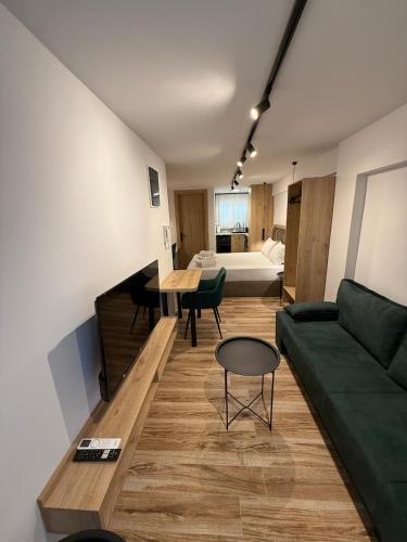 Ethra Suite 9