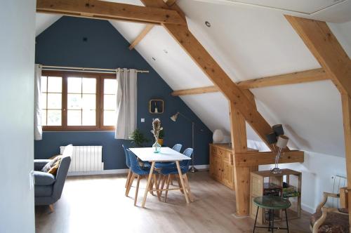 Posezení v ubytování Logement entier indépendant avec espace extérieur