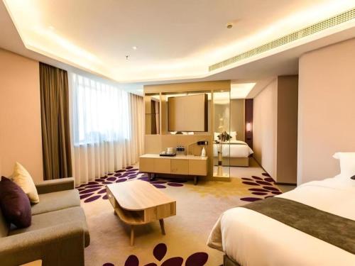 a hotel room with a bed and a desk at Xana Hotelle Shenyang Zhongshan Plaza the Affiliated First Hospital of China Medical University in Shenyang