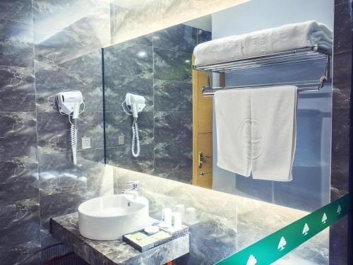 Phòng tắm tại GreenTree Inn GuangDong Shantou Jinping District Leshan Road Business Hotel