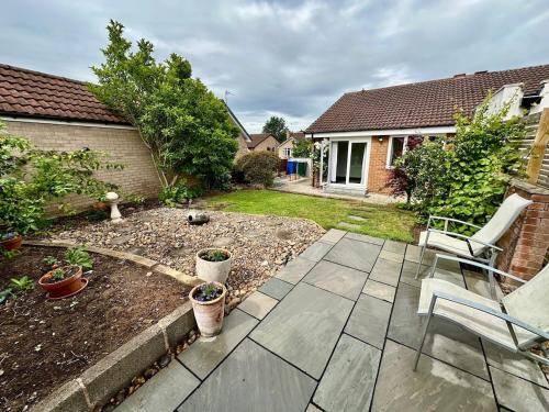 a backyard with a garden with a patio at Cosy bungalow Branton Doncaster near Yorkshire wildlife park and doncaster centre in Cantley