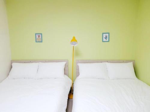 two beds sitting next to each other in a bedroom at House Mongja in Seoul