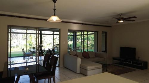 Zona de estar de Amberley 10 Holiday home