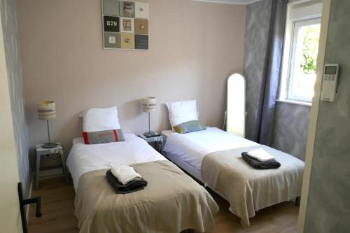 Postel nebo postele na pokoji v ubytování Chambre dhôtes familiale à Saint Pierre du Chemin