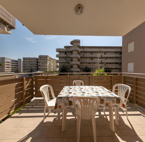 Μπαλκόνι ή βεράντα στο Two steps from the sea Puccini seahouse