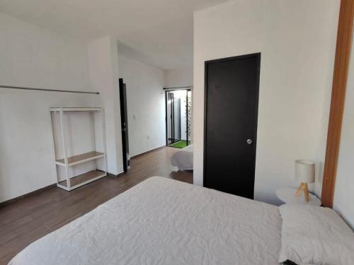 Cama o camas de una habitación en Departamento Grace, moderno y centrico con Netflix