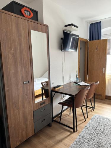 Телевизор и/или развлекательный центр в Hotel Hasen Kaufbeuren Allgäu
