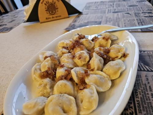 Makanan di atau berdekatan hotel